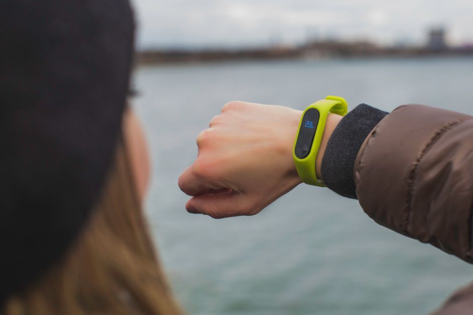 smartwatch fitness tracker gadget tech