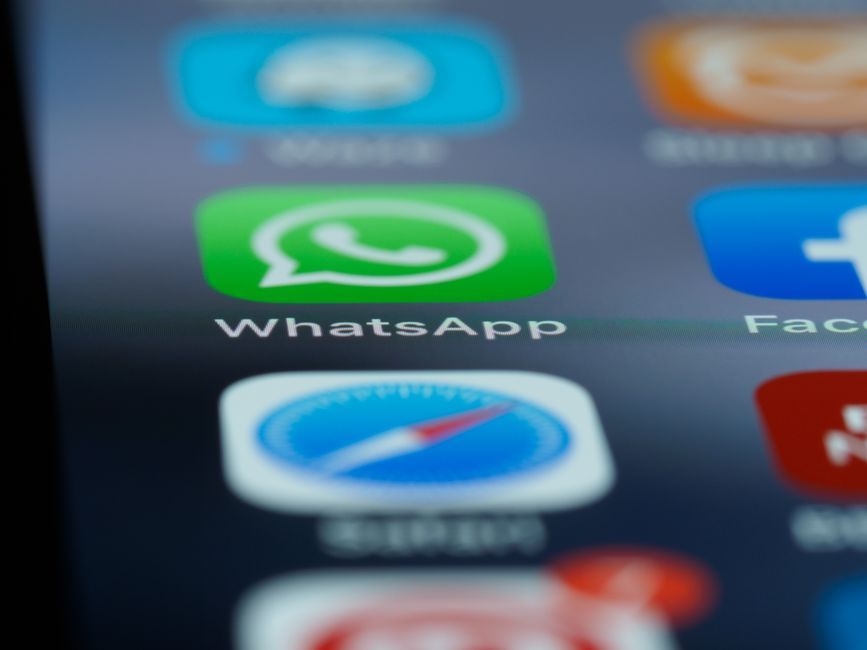 smartphone messaging app screen interface