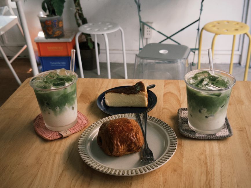matcha latte bakery counter