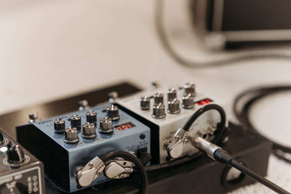 electric guitar effects pedal atmospheric music studio