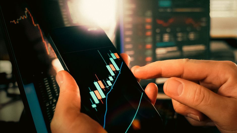 smartphone app betting graph trading