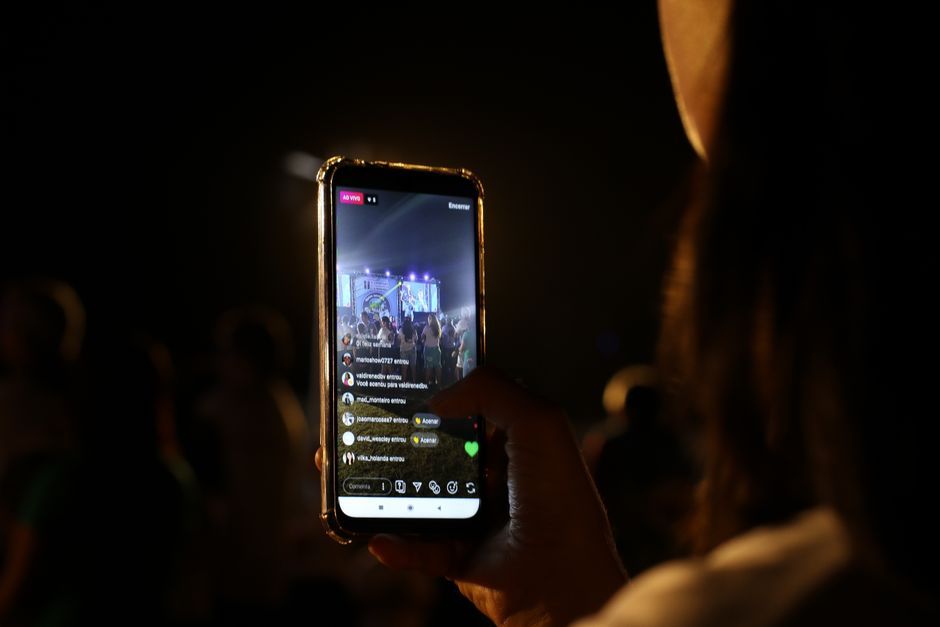 smartphone livestream screen technology event