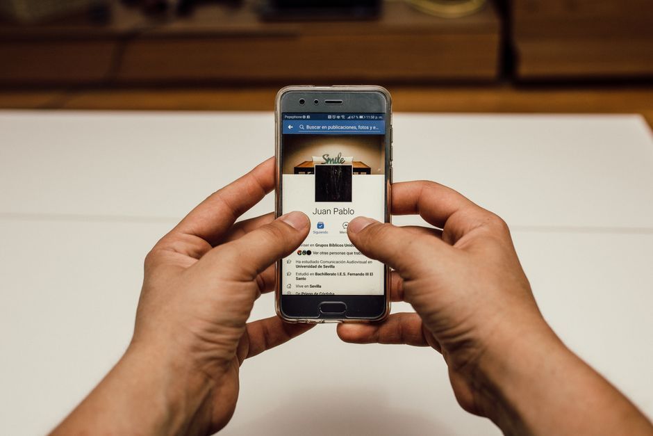 smartphone mobile phone data privacy social media screen