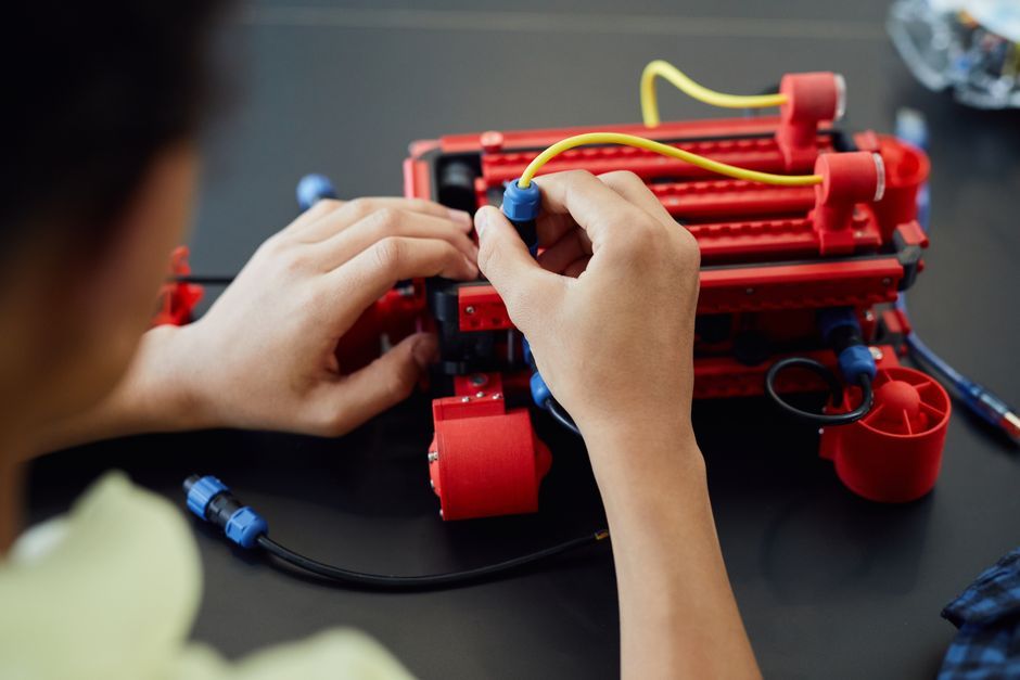 robotics engineering technology no logo
