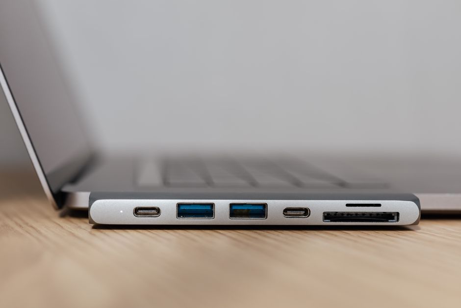usb c hub smart home device desk
