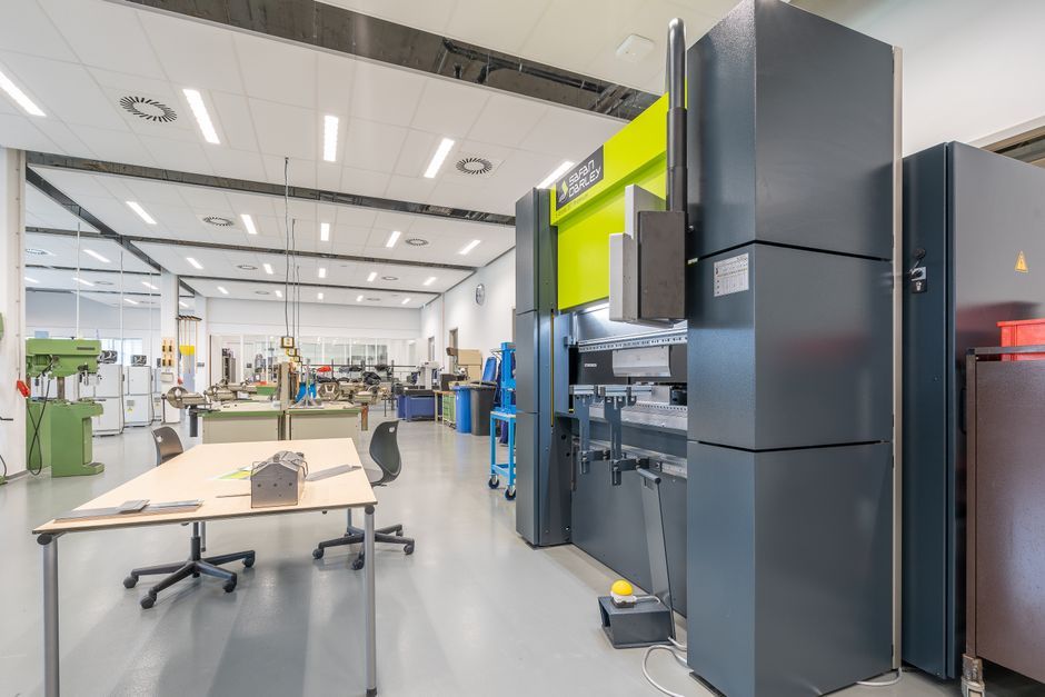Netherlands high tech manufacturing equipment cleanroom