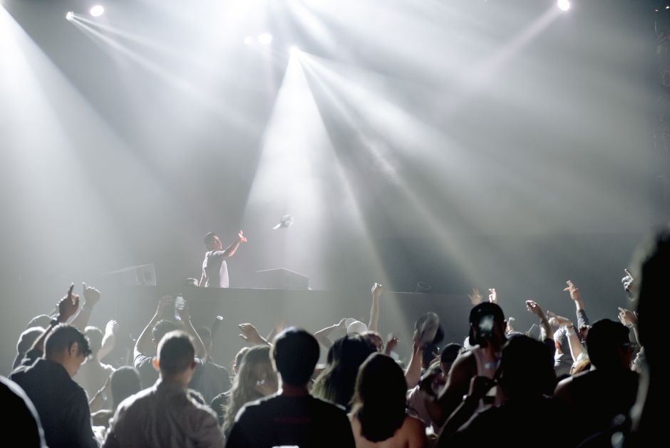 Kim Seonho dancing concert stage