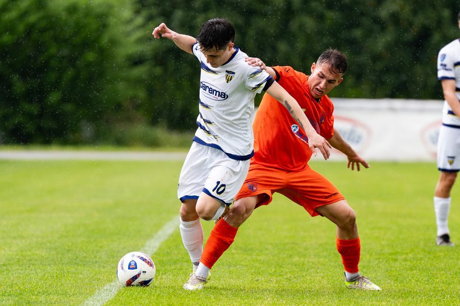 Rodri midfielder action