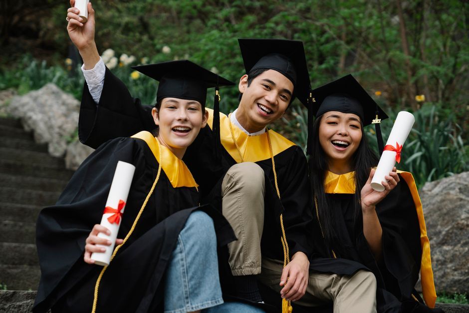 university students graduation debt uk
