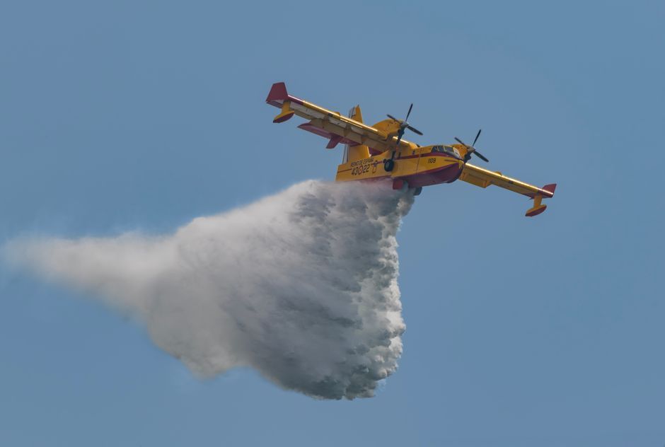 firefighting aircraft dropping water wildfire
