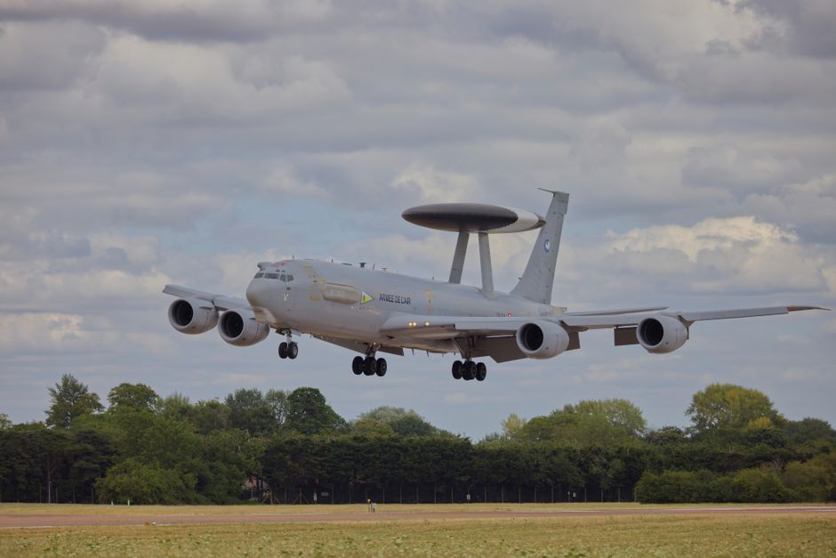 military jet radar screen defense