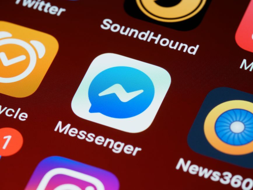 Line chat application smartphone screenshot discussion