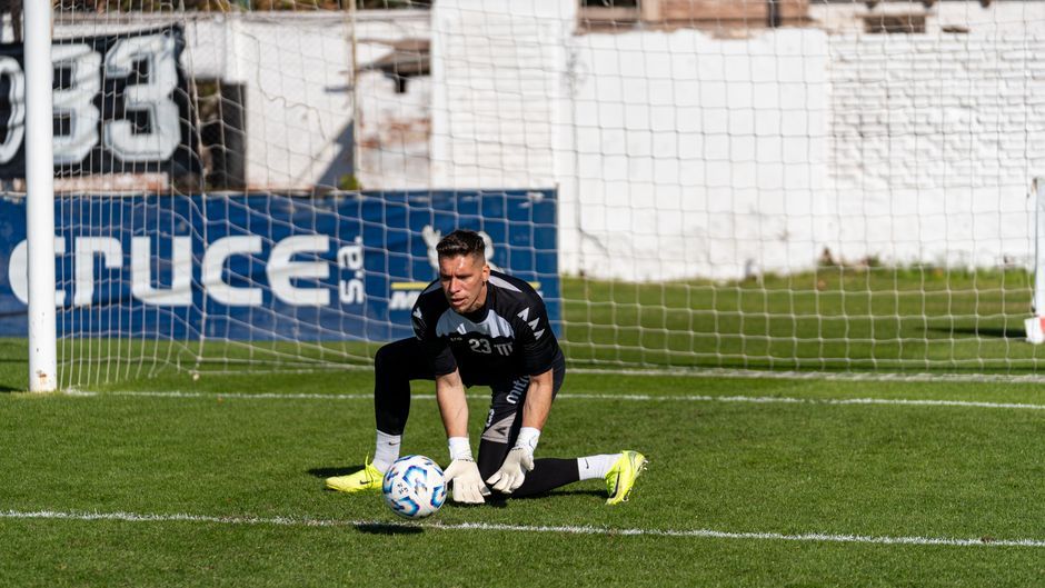Mykhailo Mudryk training football