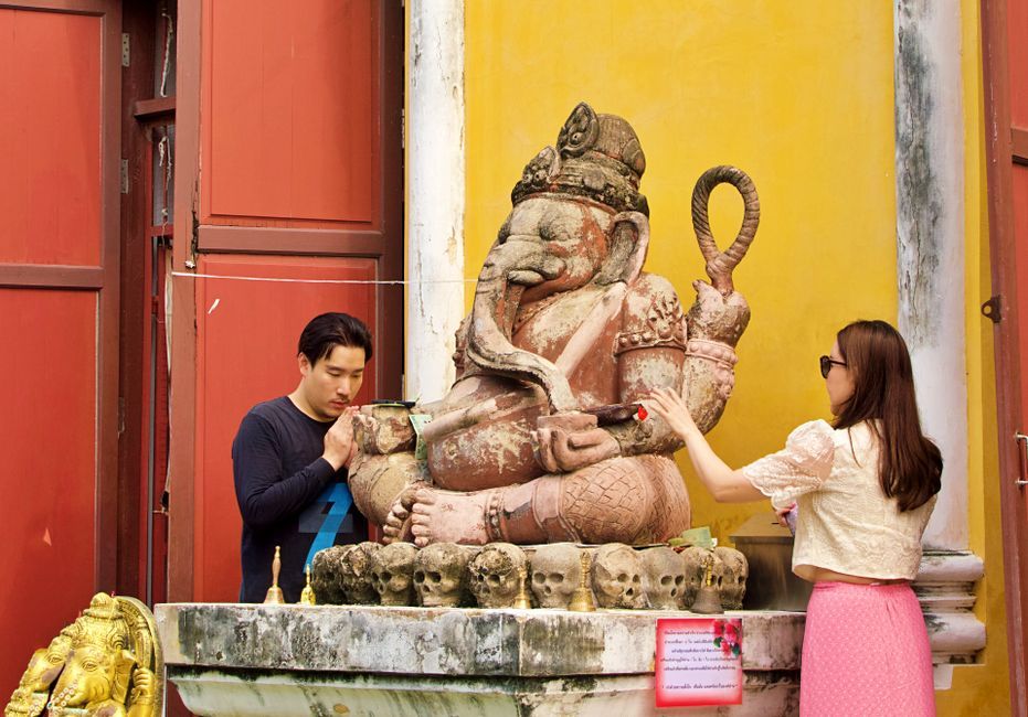 Thai temple worship ritual