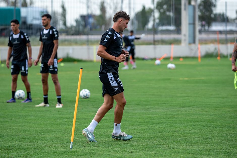 soccer players training drills