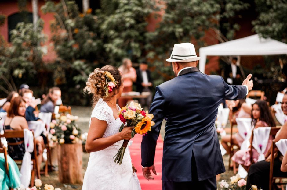 wedding guests cooling down summer heat