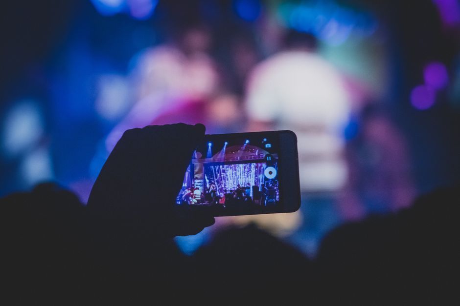 Thailand entertainment news smartphone screen live