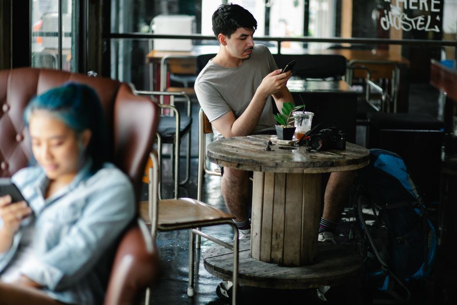 smartphone social media browsing Thailand