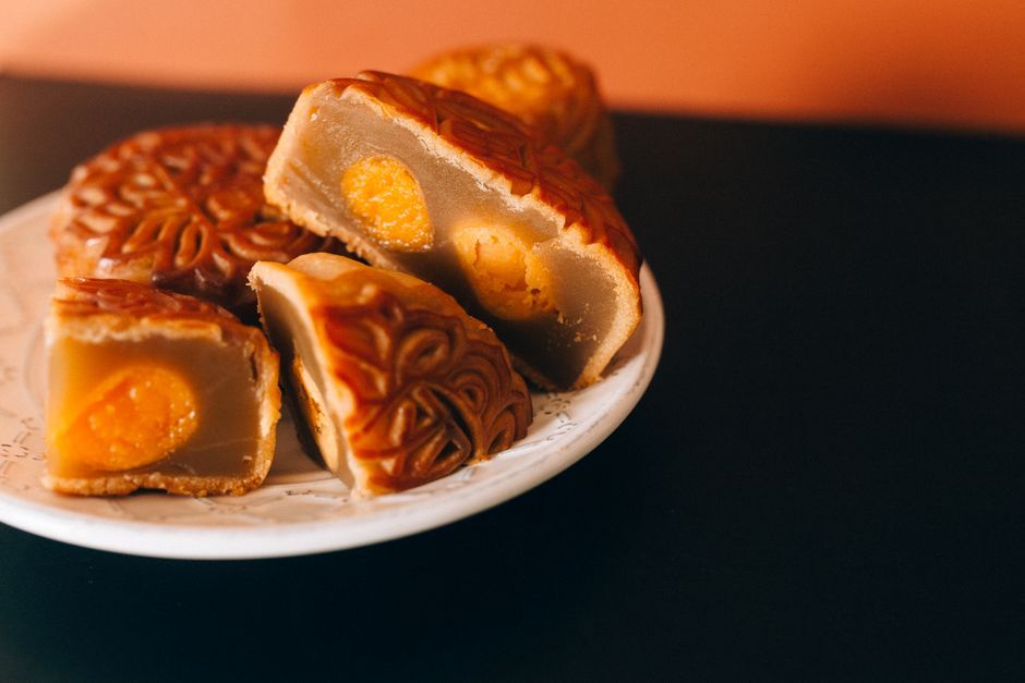 sliced mooncake sweet pastry