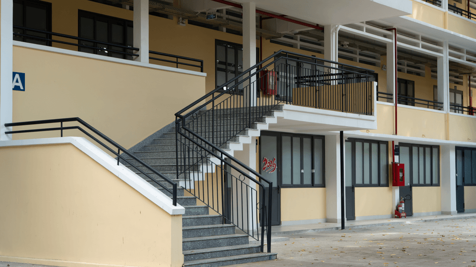 school building exterior heatwave environment