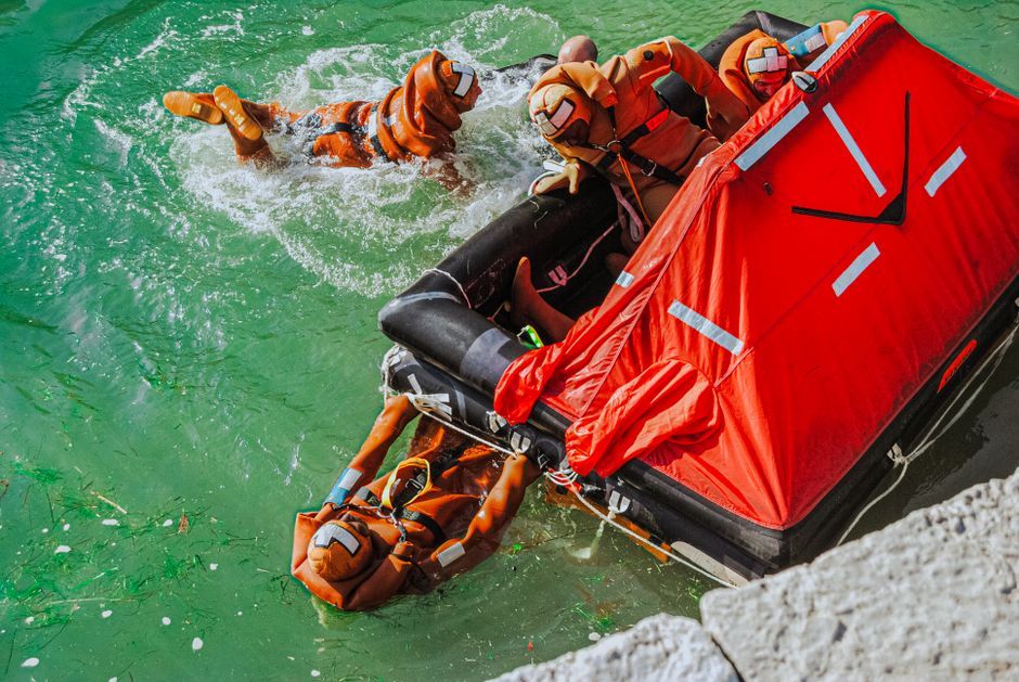 China search and rescue team river mountain
