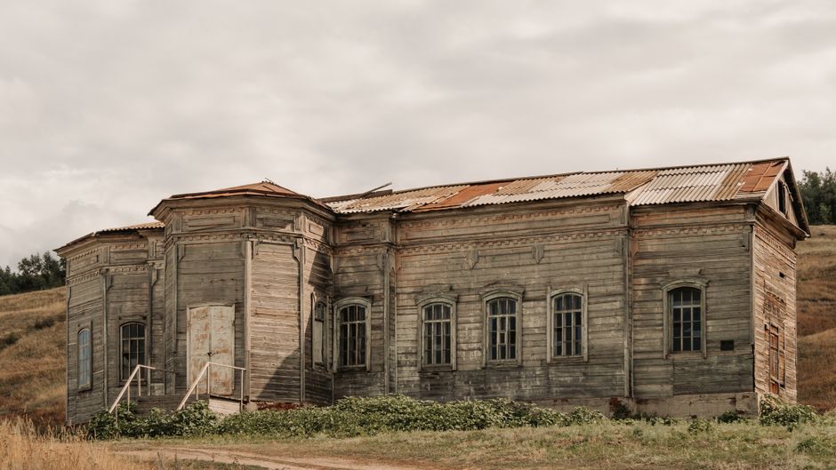 historic wooden farmhouse architecture