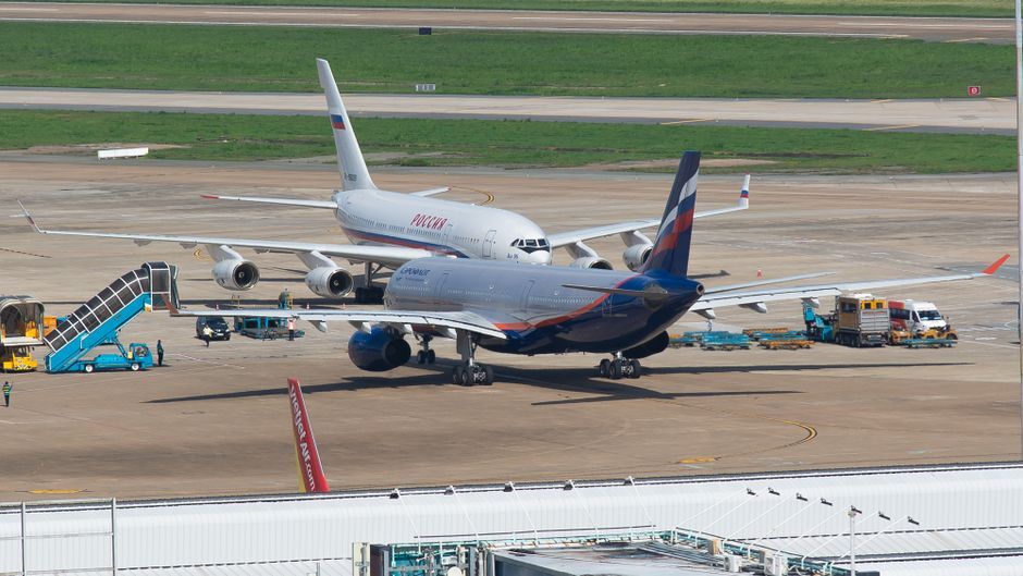 Moscow Vnukovo airport tarmac delegation