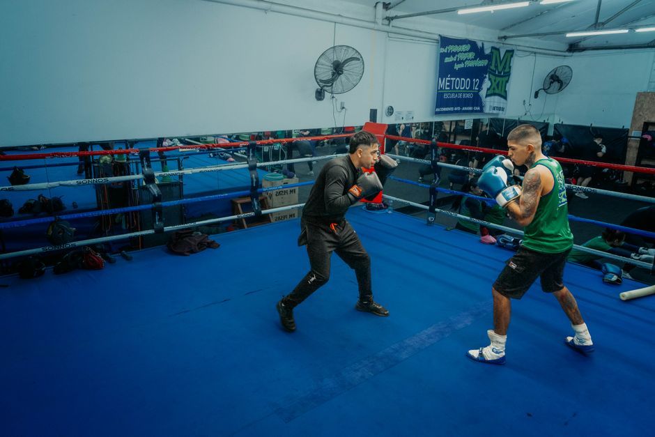 professional boxing champion training equipment UK