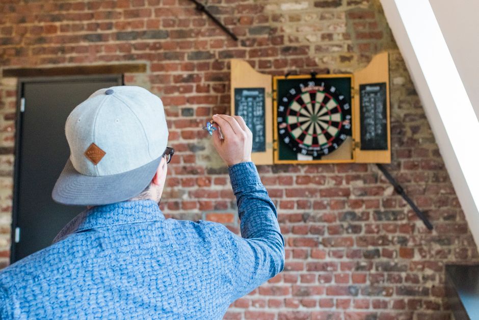 professional darts player throwing dart board match
