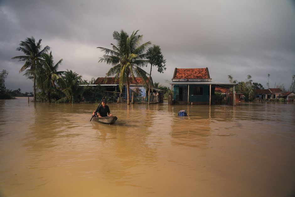 Bangkok flooded street boat rescue