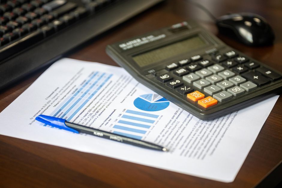 UK pension investment calculator financial planning
