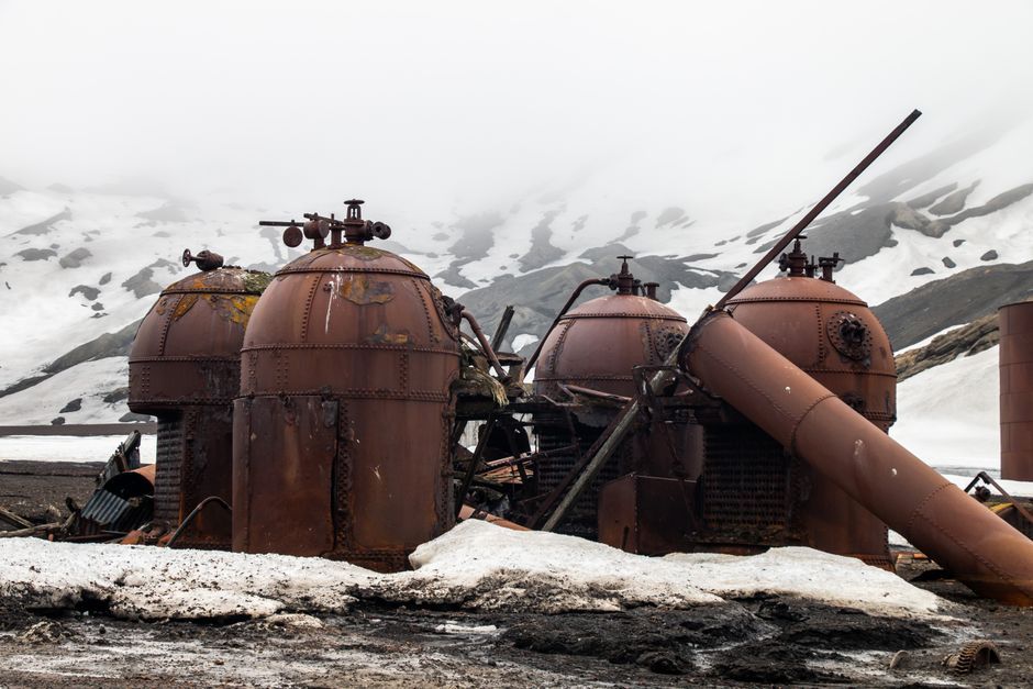 antarctica ice sheet scientific research station exterior