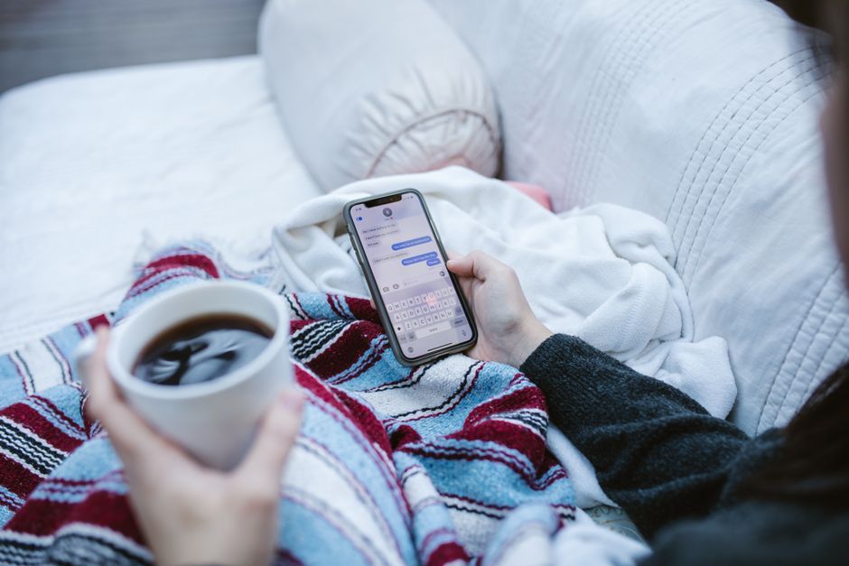 smartphone messaging social media panic