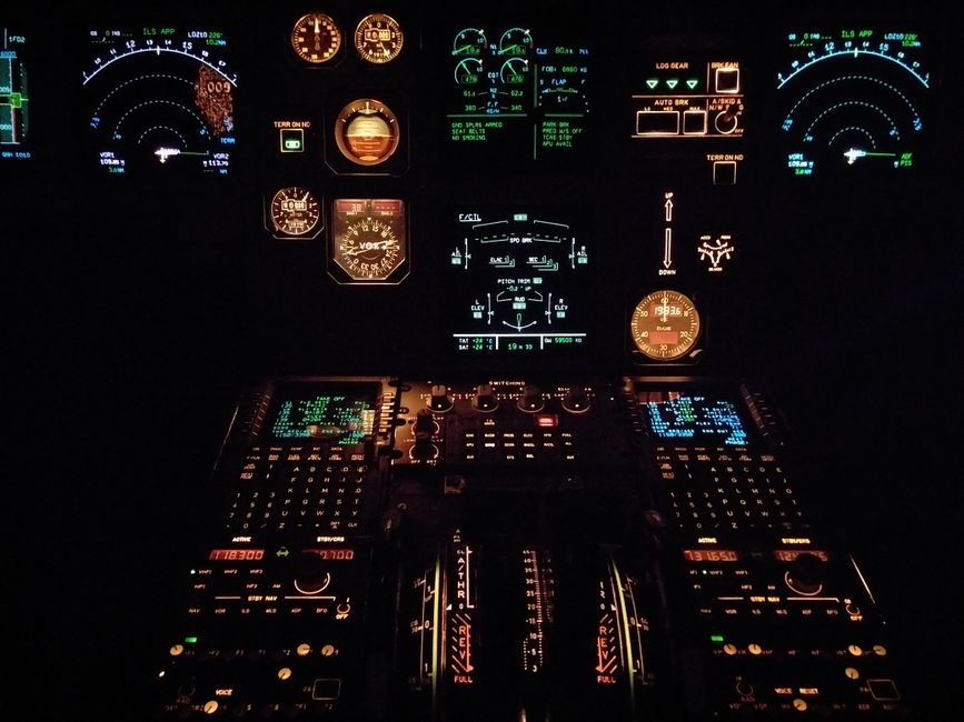 air traffic control radar screen aviation