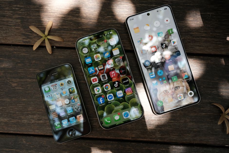 modern smartphone display tech Thailand