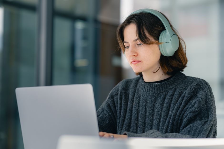 knowledge worker using computer interface