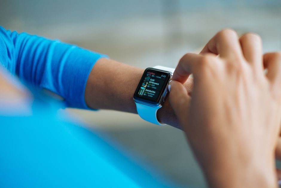 smartwatch fitness tracking screen