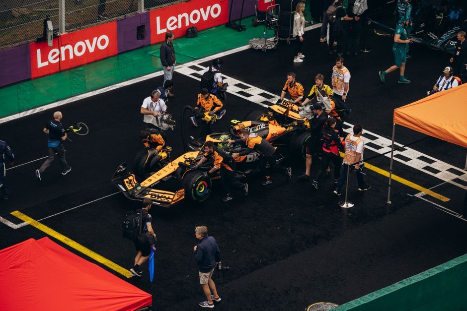 Formula 1 racing car speed track pit stop