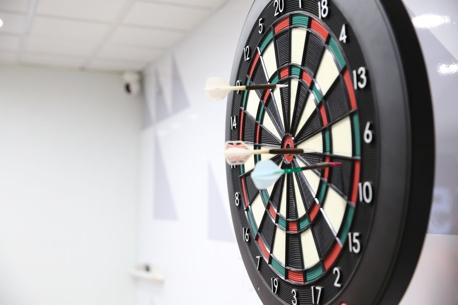darts tournament stage match
