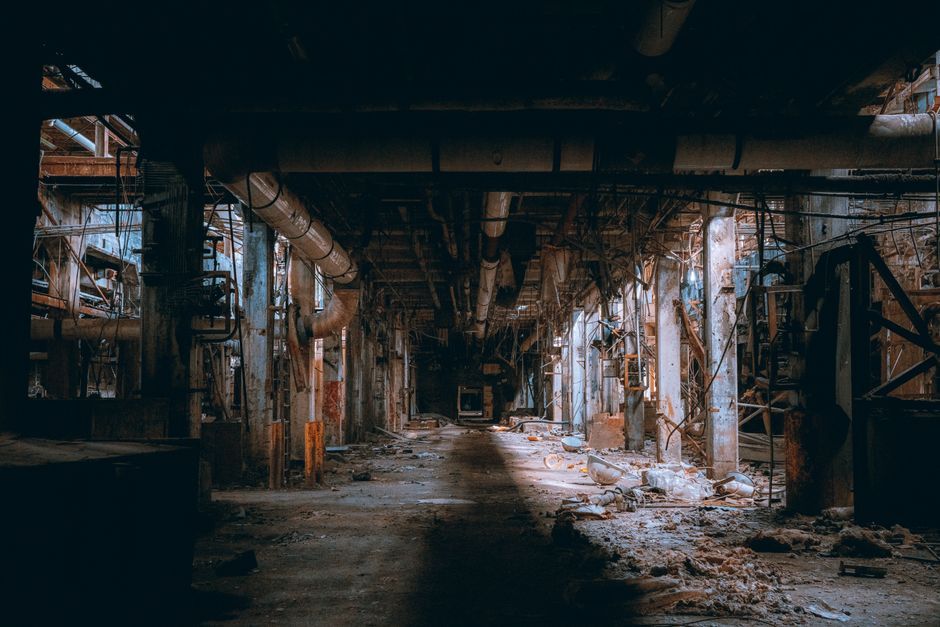 Raccoon City apocalyptic street dark atmosphere