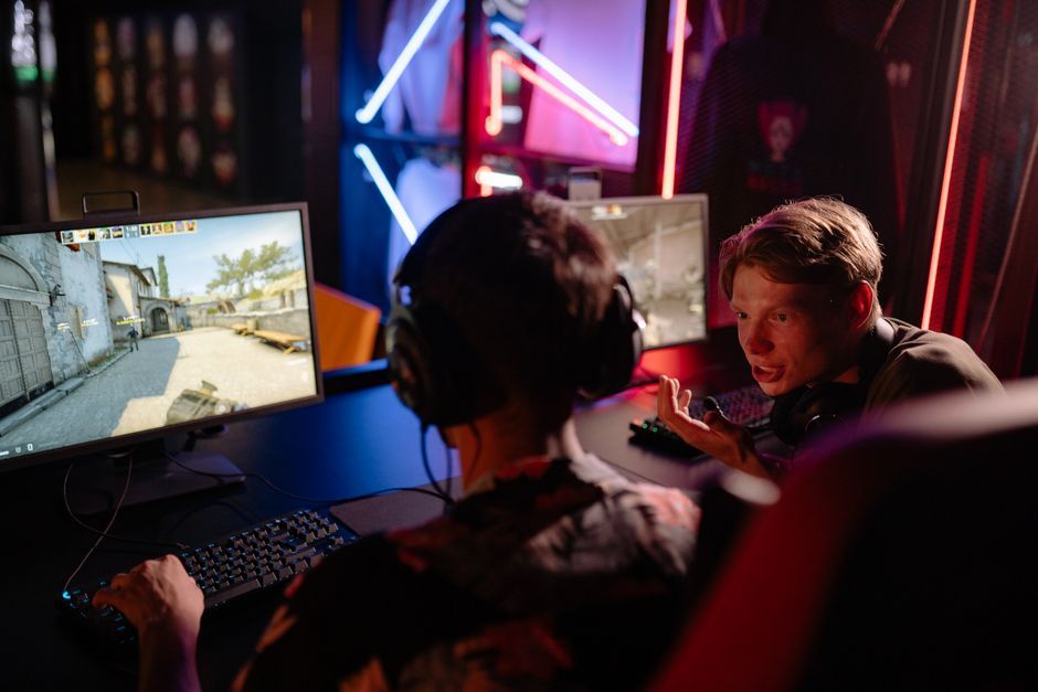computer screen gaming virtual world online