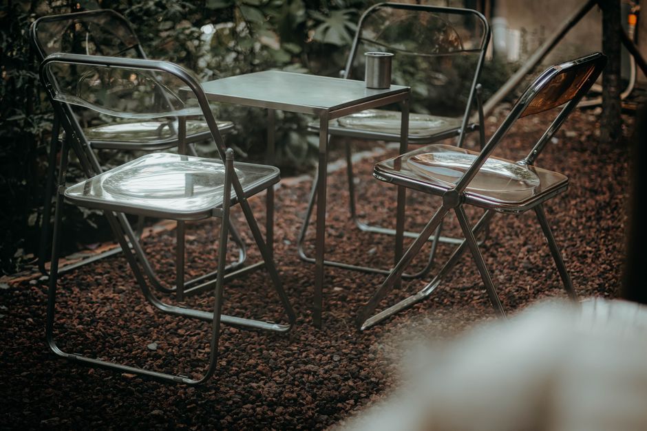 modern metal chair sculpture design