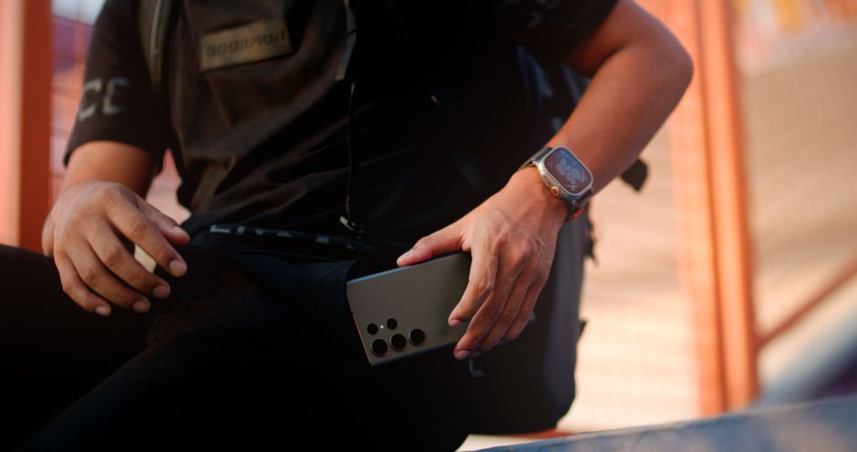 Samsung Galaxy Watch Ultra2 titanium outdoors