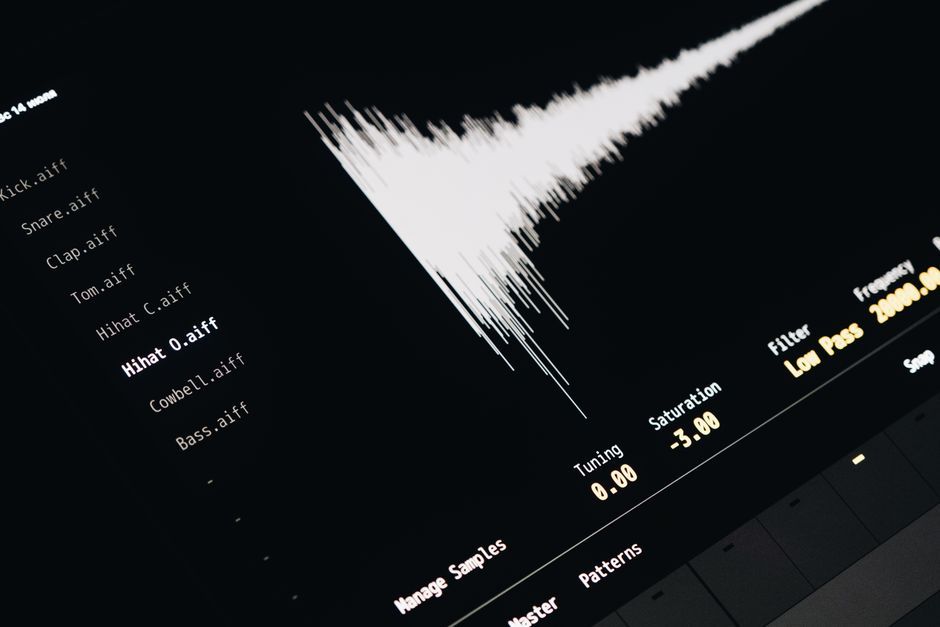 audio waveform data visualization technology screen