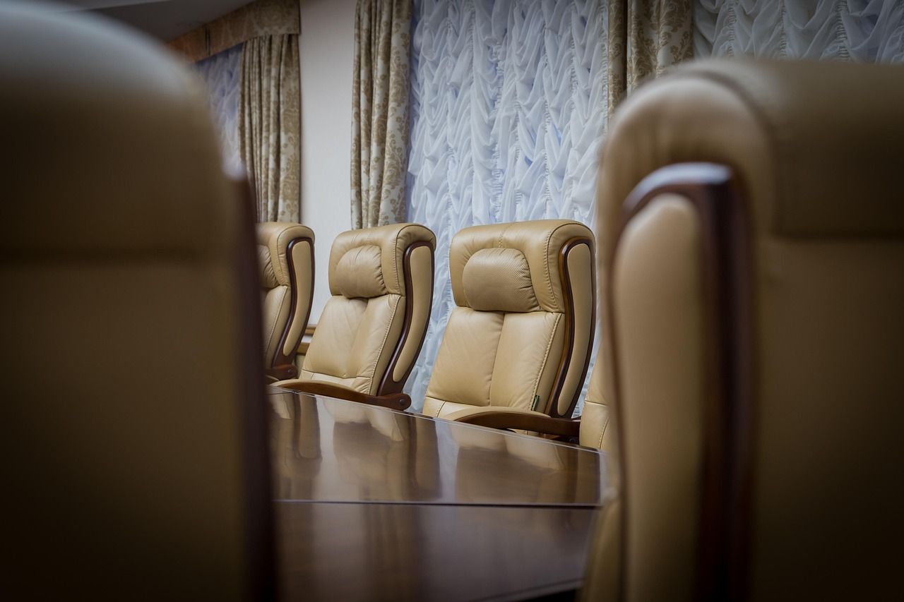 corporate seminar meeting room presentation