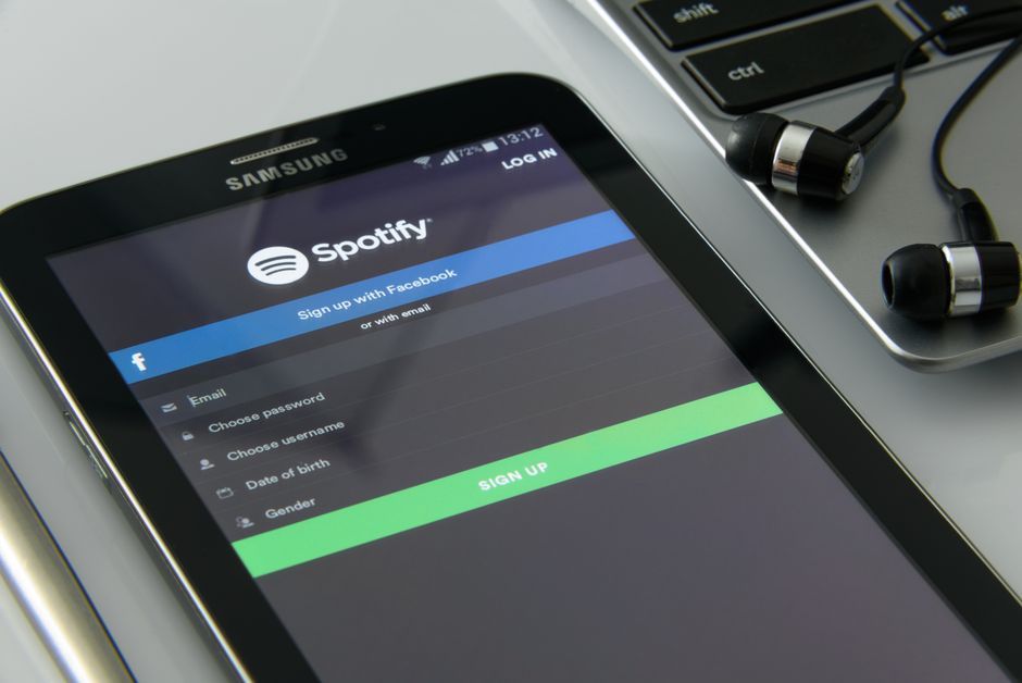 smartphone music streaming app display