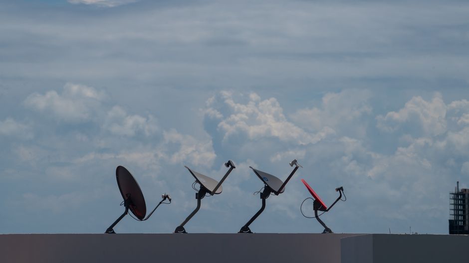 spacex starlink satellite antenna technology