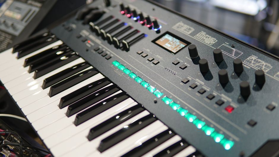 electronic music synthesizer workstation
