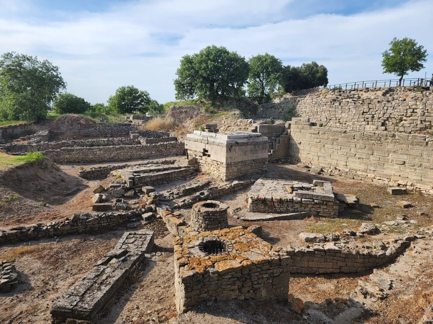 troy ancient ruins turkey