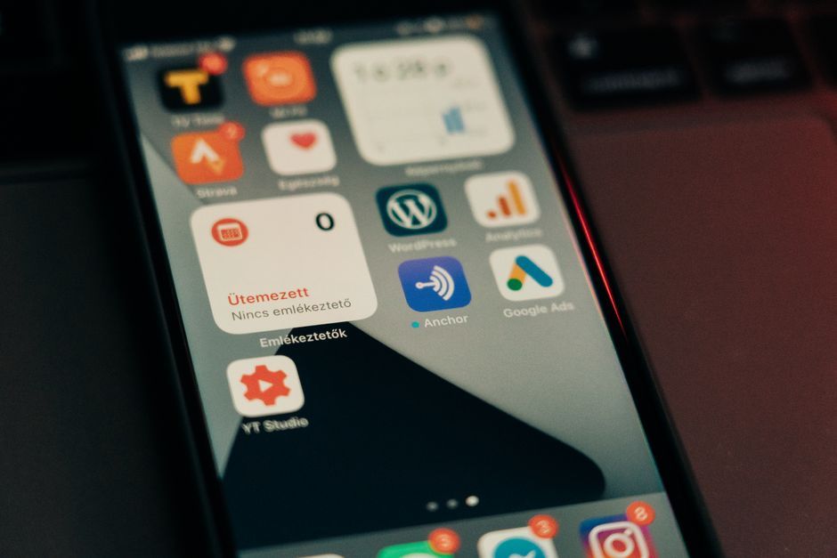mobile phone homescreen application interface